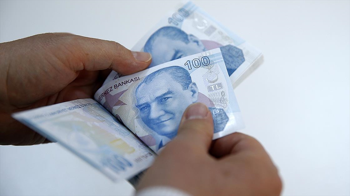 İşçi, işveren ve hükümet temsilcilerinden oluşan Asgari Ücret Tespit Komisyonu,
