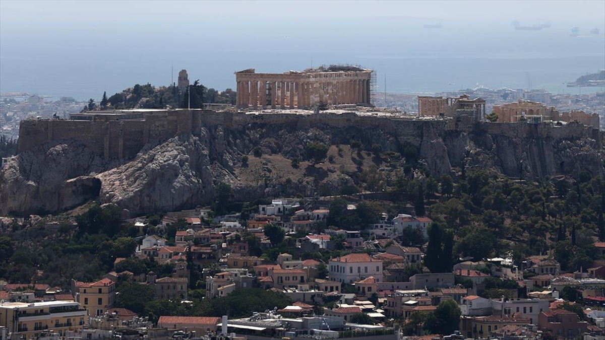 Yunanistan'ın başkenti Atina bu yıl son 160 yılın en sıcak