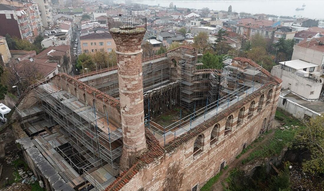 Ayasofya'dan daha öncesine tarihlenen ve yapımına 450'li yıllarda başlanan İmrahor
