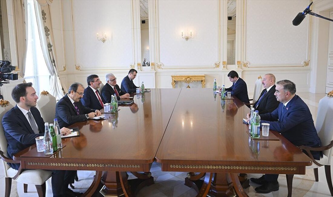 Azerbaycan Cumhurbaşkanı Aliyev, Cumhurbaşkanı Yardımcısı Yılmaz'ı kabul etti BAKÜ (AA) – Yılmaz ve Aliyev, Zagulba Sarayı’ndaki görüşmede, iki