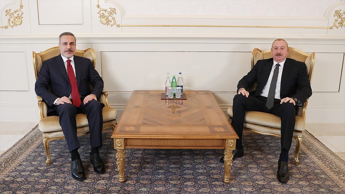 Dışişleri Bakanı Hakan Fidan, Bakü'de Azerbaycan Cumhurbaşkanı İlham Aliyev tarafından