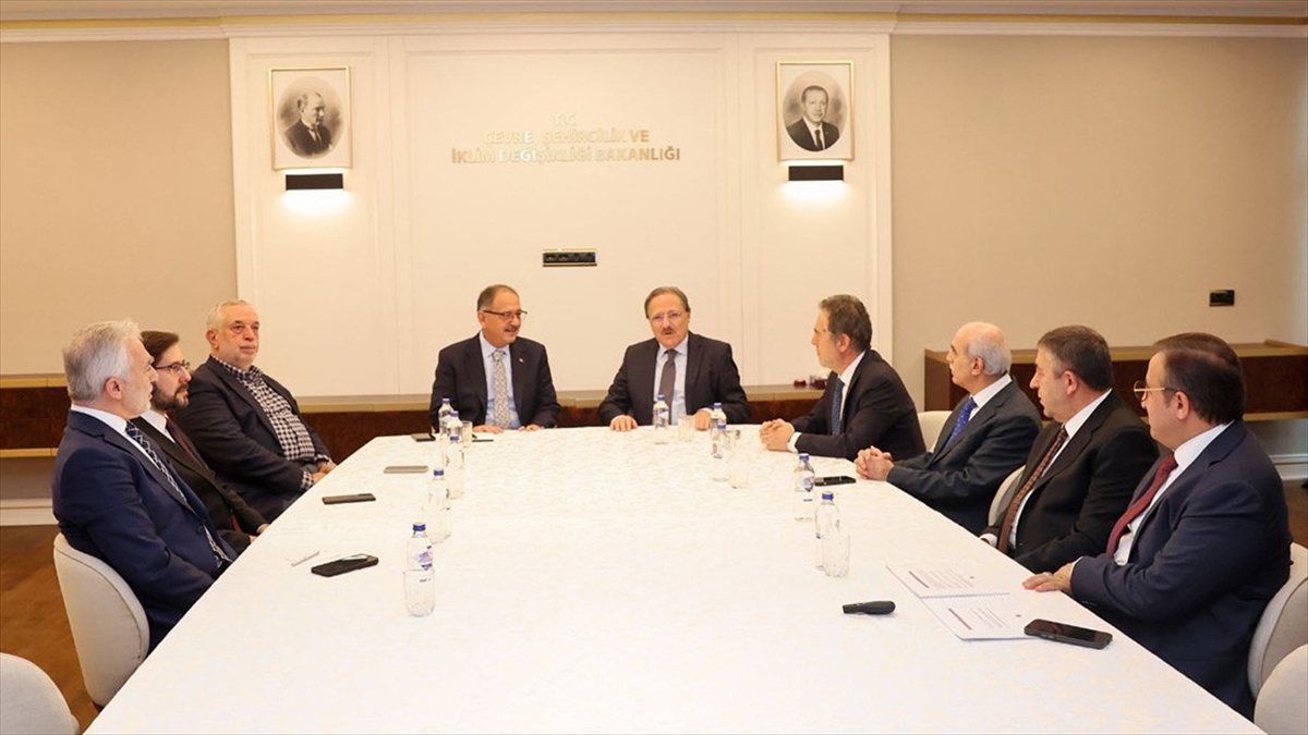 Çevre, Şehircilik ve İklim Değişikliği Bakanı Mehmet Özhaseki, afetten zarar