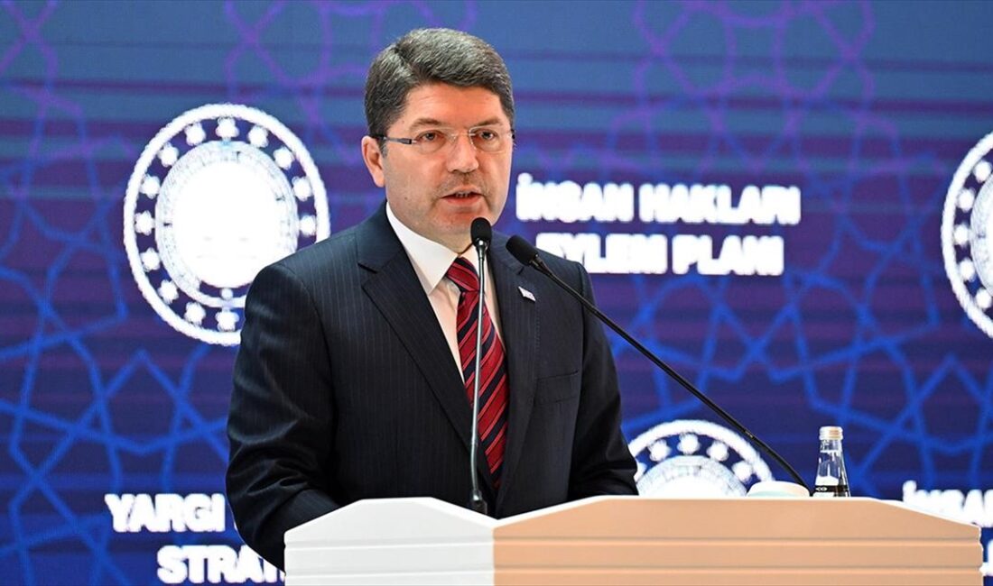 Adalet Bakanı Yılmaz Tunç, "Hedefimiz yeni, demokratik, sivil bir anayasa,