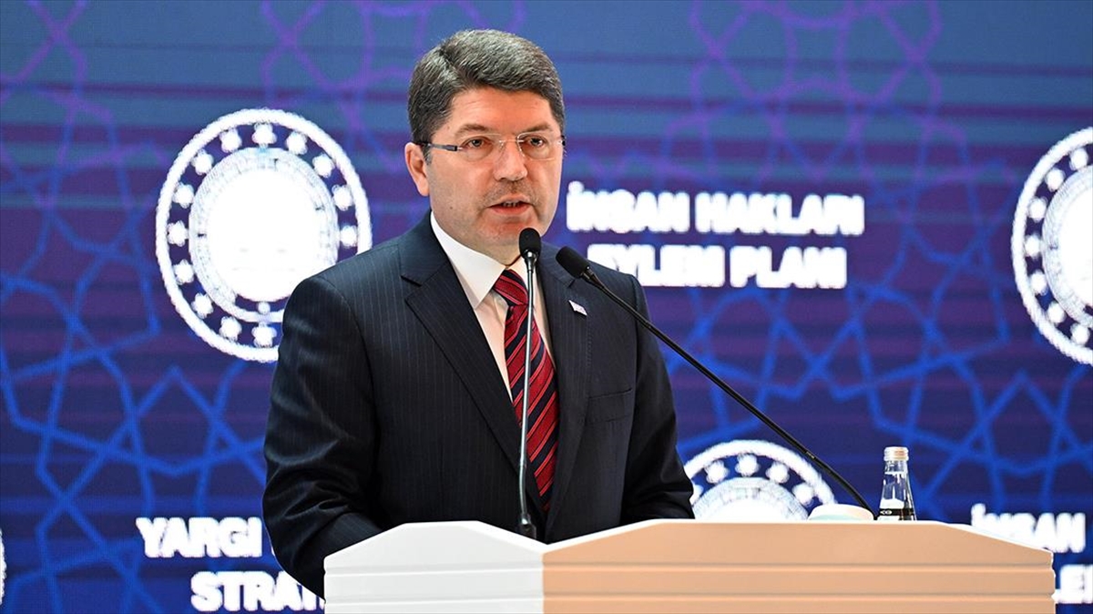 Adalet Bakanı Yılmaz Tunç, "Hedefimiz yeni, demokratik, sivil bir anayasa,