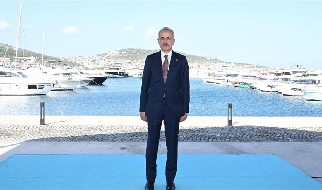 Ulaştırma ve Altyapı Bakanı Uraloğlu, Türkiye'nin kruvaziyer turizminde hareketli bir