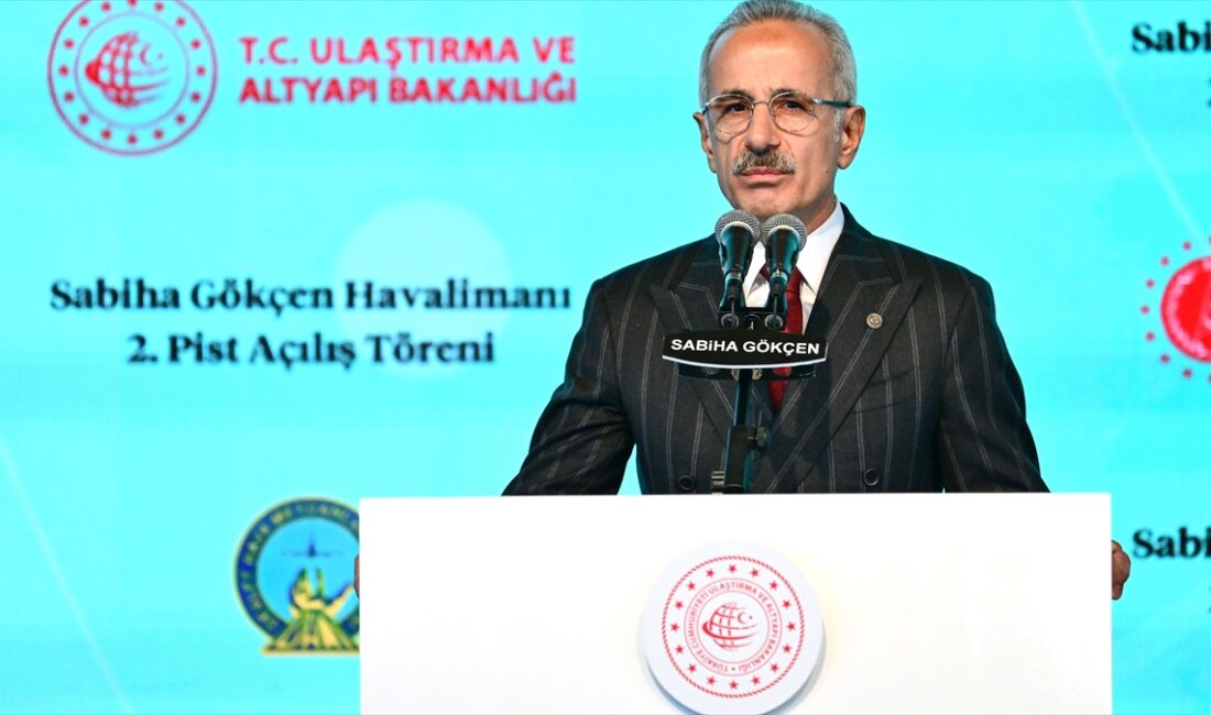 Bakan Uraloğlu , "Bugünden itibaren yeni pistimizi iniş, eski pisti