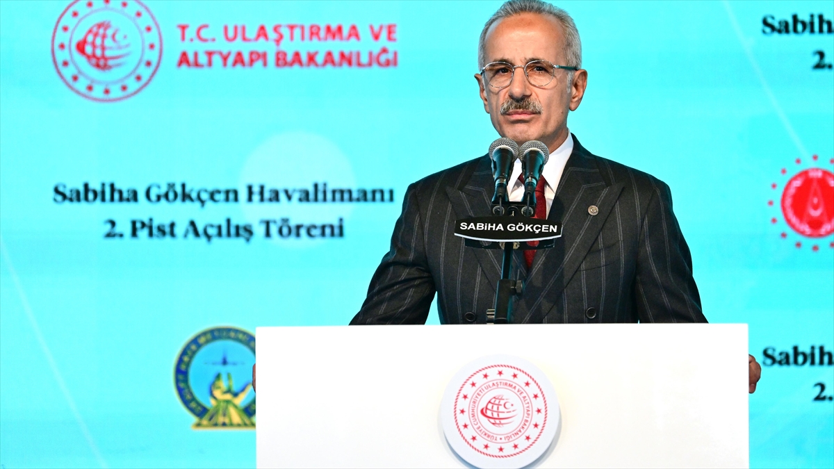 Bakan Uraloğlu , "Bugünden itibaren yeni pistimizi iniş, eski pisti