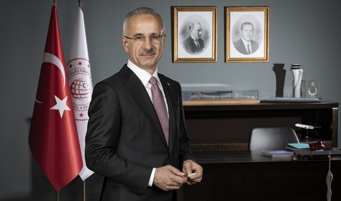 Bakan Uraloğlu, yurt dışında ikamet eden Türk vatandaşlarının beraberinde ülkeye