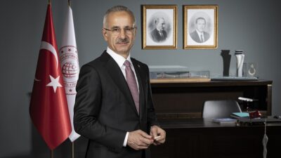 Bakan Uraloğlu, yurt dışında ikamet eden Türk vatandaşlarının beraberinde ülkeye
