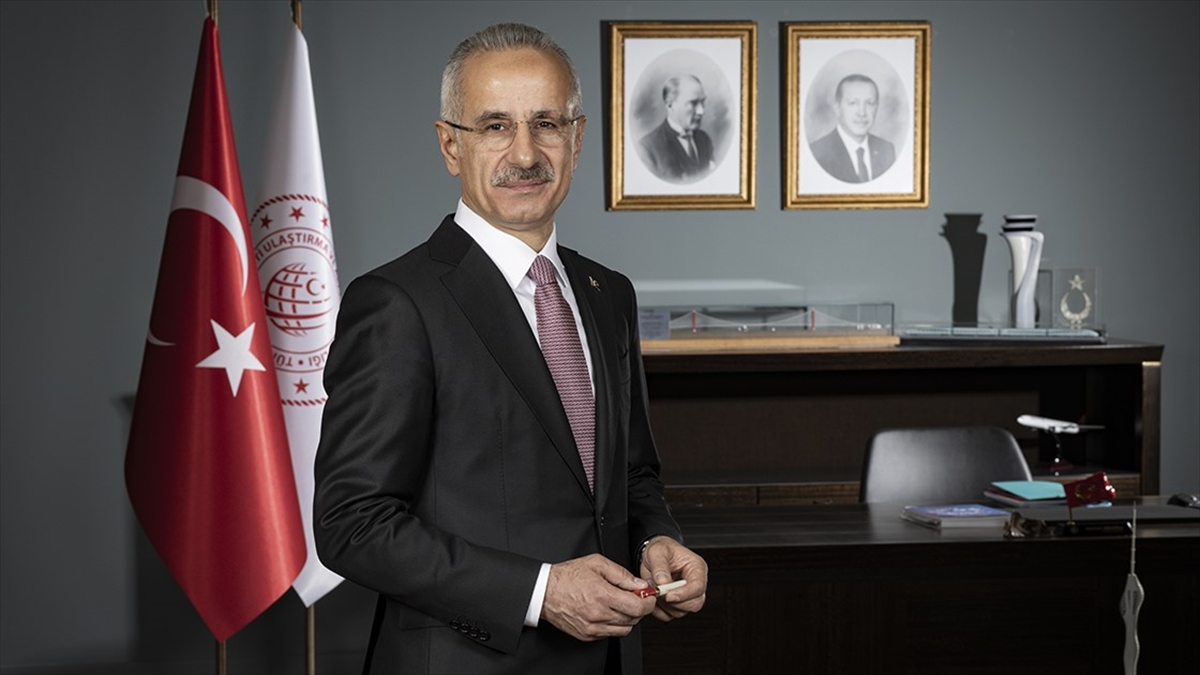 Bakan Uraloğlu, yurt dışında ikamet eden Türk vatandaşlarının beraberinde ülkeye