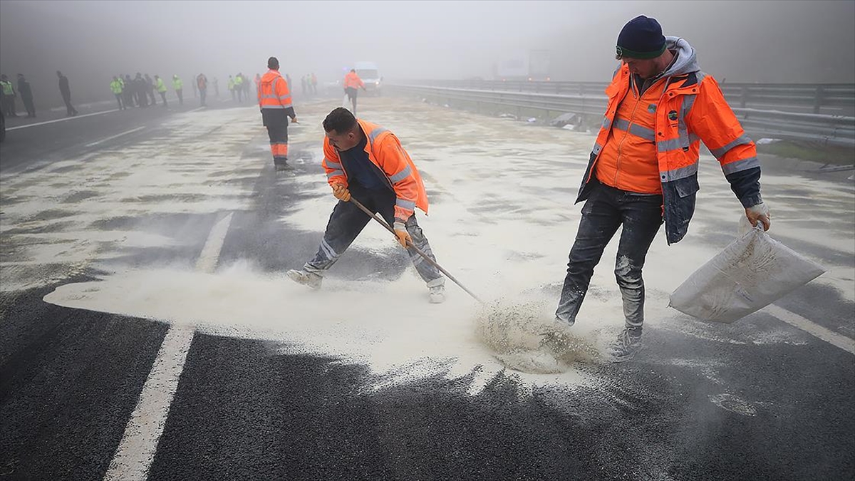 Ulaştırma ve Altyapı Bakanı Uraloğlu, zincirleme kaza sonrası Kuzey Marmara