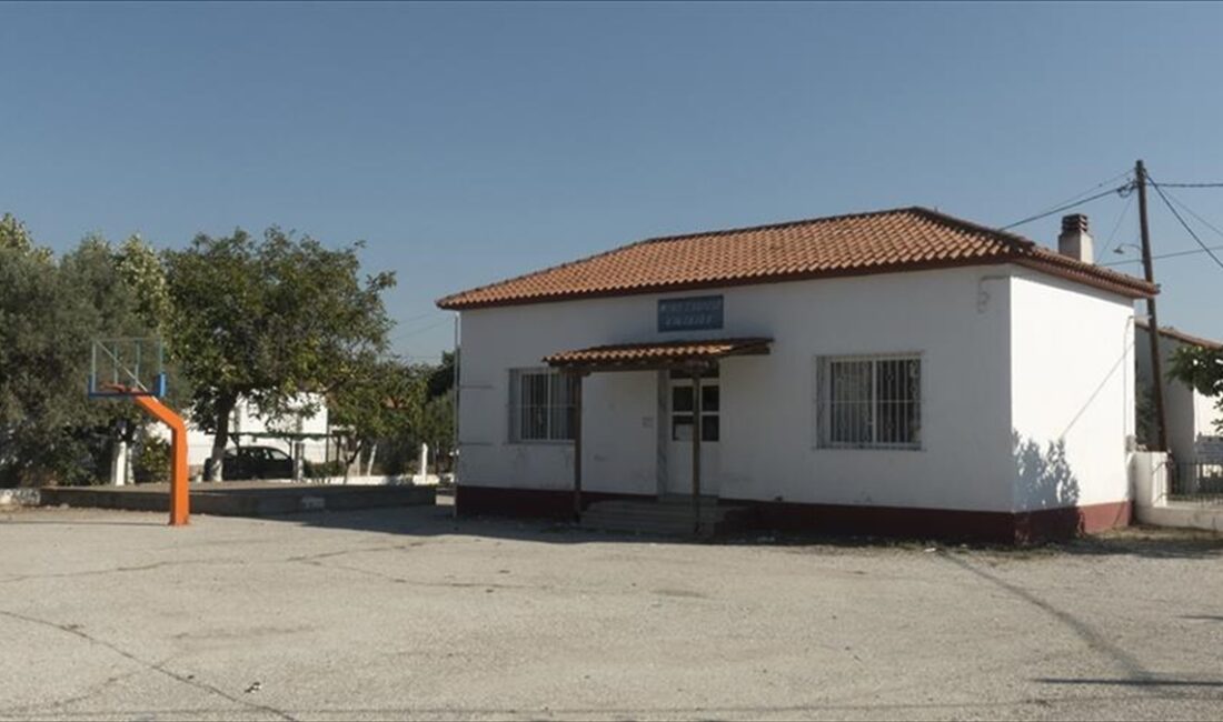 GÜMÜLCINE (AA) – İskeçe Azınlık Ortaokulu ve Lisesi Encümen Heyeti