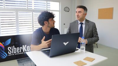 Batman Üniversitesinde okuyan gençler, kampüste kurulan Siber Koza İnovasyon Merkezi