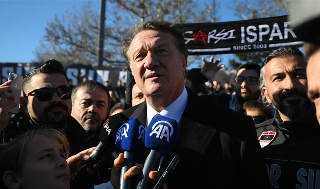 Beşiktaş Kulübü Başkanı Hasan Arat, işlerinin çok zor olduğunu ancak