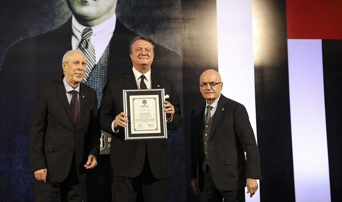 Beşiktaş Kulübünde başkanlığa seçilen Hasan Arat ve yönetim kurulu üyeleri