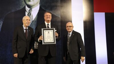 Beşiktaş Kulübünde başkanlığa seçilen Hasan Arat ve yönetim kurulu üyeleri