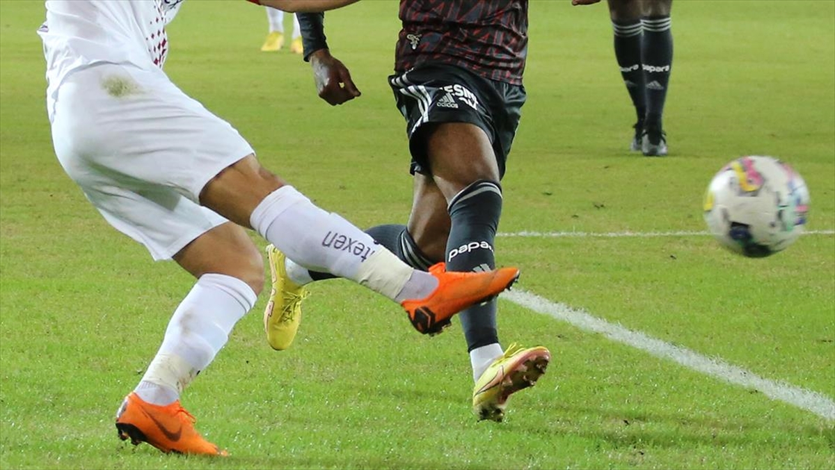 İSTANBUL (AA) – Mersin Stadı’nda saat 20.00’de başlayacak mücadeleyi hakem