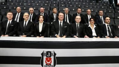 İSTANBUL (AA) – AA muhabirine a&ccedil;ıklamalarda bulunan siyah-beyazlı kul&uuml;b&uuml;n efsane