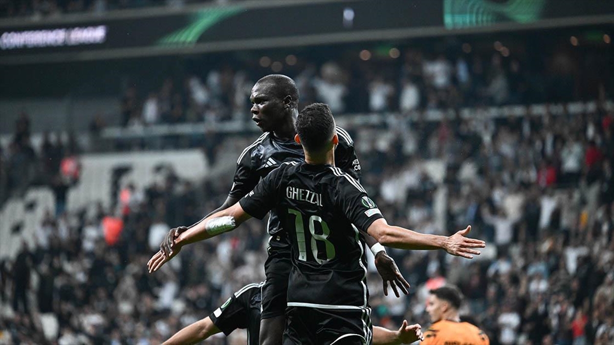 İSTANBUL (AA) – Kulüpten yapılan açıklamada, “Futbol A takımımızdan 5