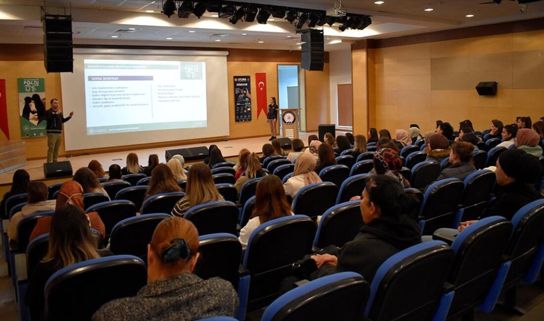 Bitlis'te 3 yılda 6 bin 576 anne ve anne adayına uyuşturucuyla mücadele eğitimi verildi İçişleri Bakanlığınca hayata geçirilen "En İyi Narkotik Polisi Anne Projesi"