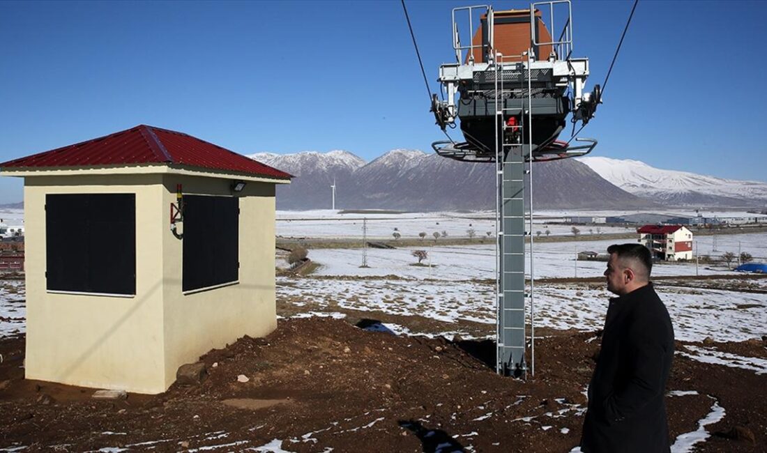 Bitlis'teki kayak merkezlerinde sezon hazırlıkları tamamlandı Türkiye'nin en fazla kar alan illerinden Bitlis'te, sezon hazırlıklarının tamamlandığı