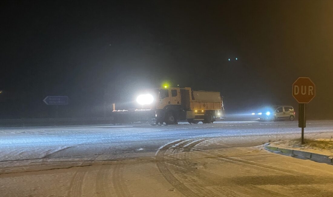BOLU (AA) – Bug&uuml;n aralıklarla etkili olan sağanak, akşam saatlerinde