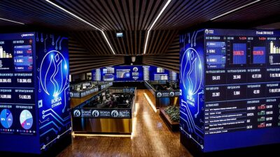 Borsa İstanbul'da BIST 100 endeksi, güne yüzde 1,55 yükselişle 8.071,48