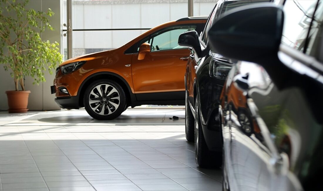Türkiye'de faaliyet gösteren otomotiv markalarının üst yöneticileri, pazarın 2023'te rekor