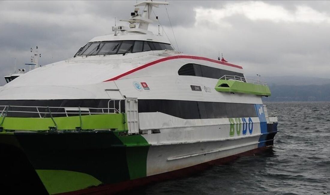 Bursa Büyükşehir Belediyesince Bursa ile İstanbul arasında işletilen deniz otobüsünün
