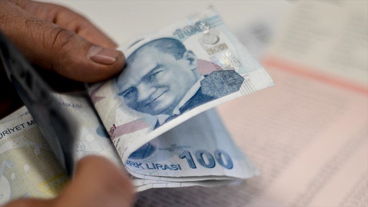 Çalışma ve Sosyal Güvenlik Bakanı Vedat Işıkhan, çalışan emeklilere verilecek