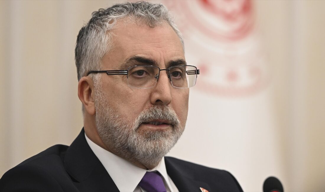 Çalışma ve Sosyal Güvenlik Bakanı Işıkhan’dan TÜRK-İŞ’e asgari ücret ziyareti ANKARA (AA) – Bakan Işıkhan, yeni yılda geçerli olacak asgari