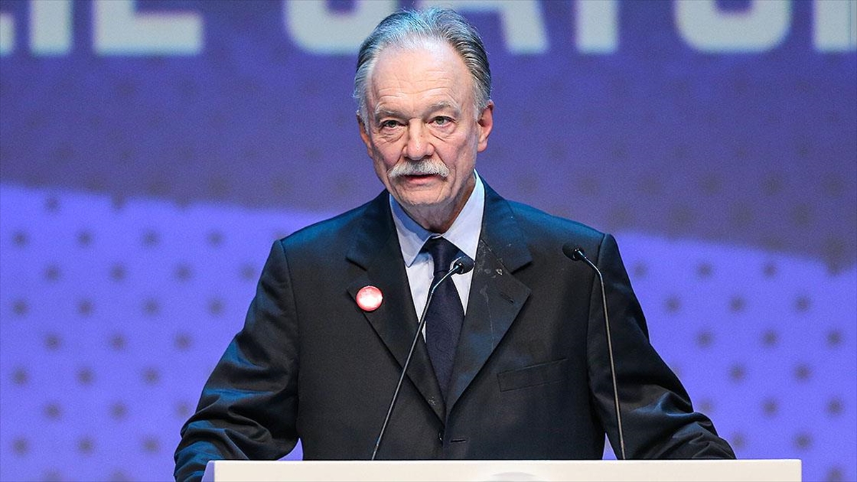 İstanbul Üniversitesi Felsefe Bölümü'nde 38 yıl görev yapan Prof. Dr.
