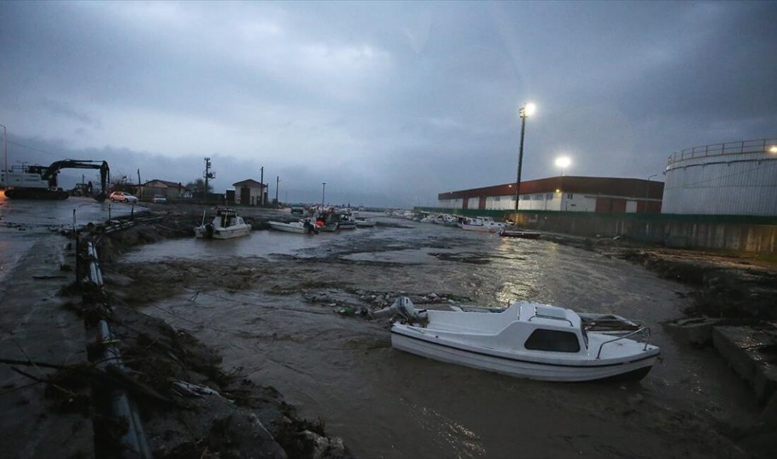 Çanakkale'de etkili olan sağanak nedeniyle debisi yükselen merkeze bağlı Kalabaklı