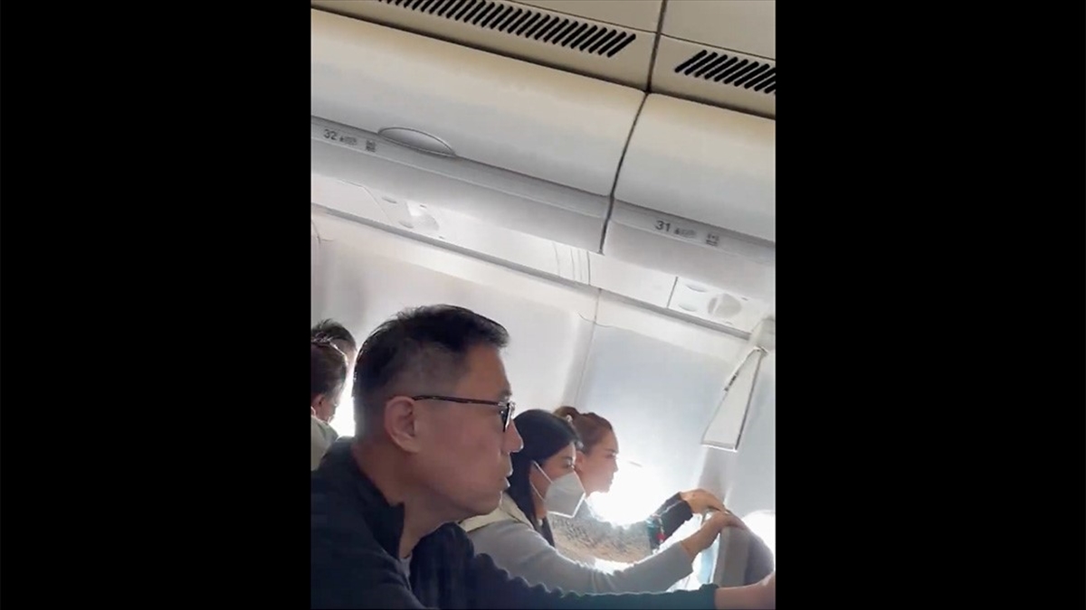China Eastern Havayolları'na ait A330-300 tipi uçak, motor arızası nedeniyle