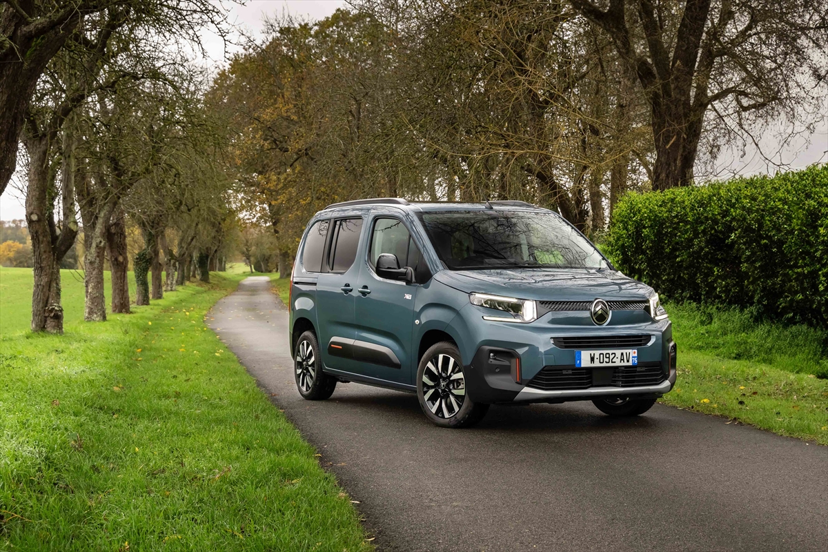 - Yeni Berlingo'da 4 silindirli 130 HP dizel motor sunuluyor