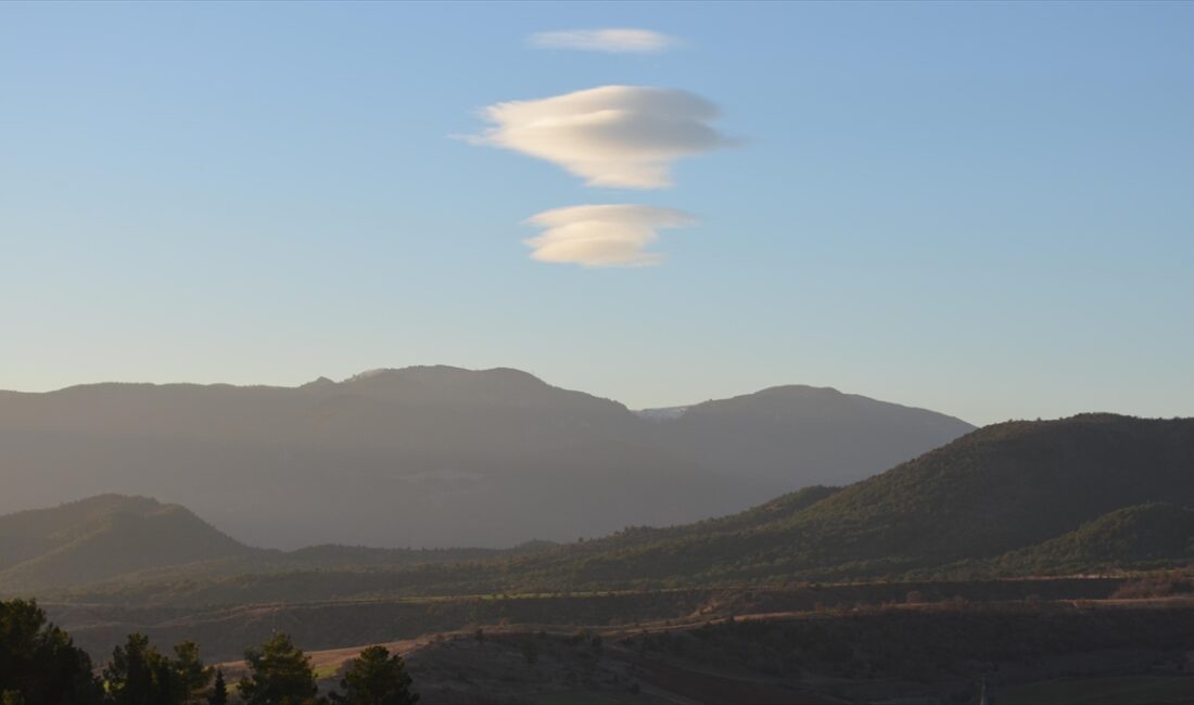 Çorum semalarında mercek bulutu oluştu.