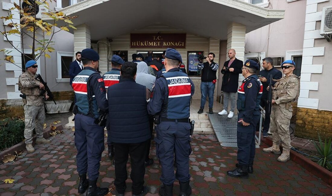 Antalya'da "Çukur Çetesi"ne yönelik Kafes-24 operasyonunda gözaltına alınan 43 şüpheli