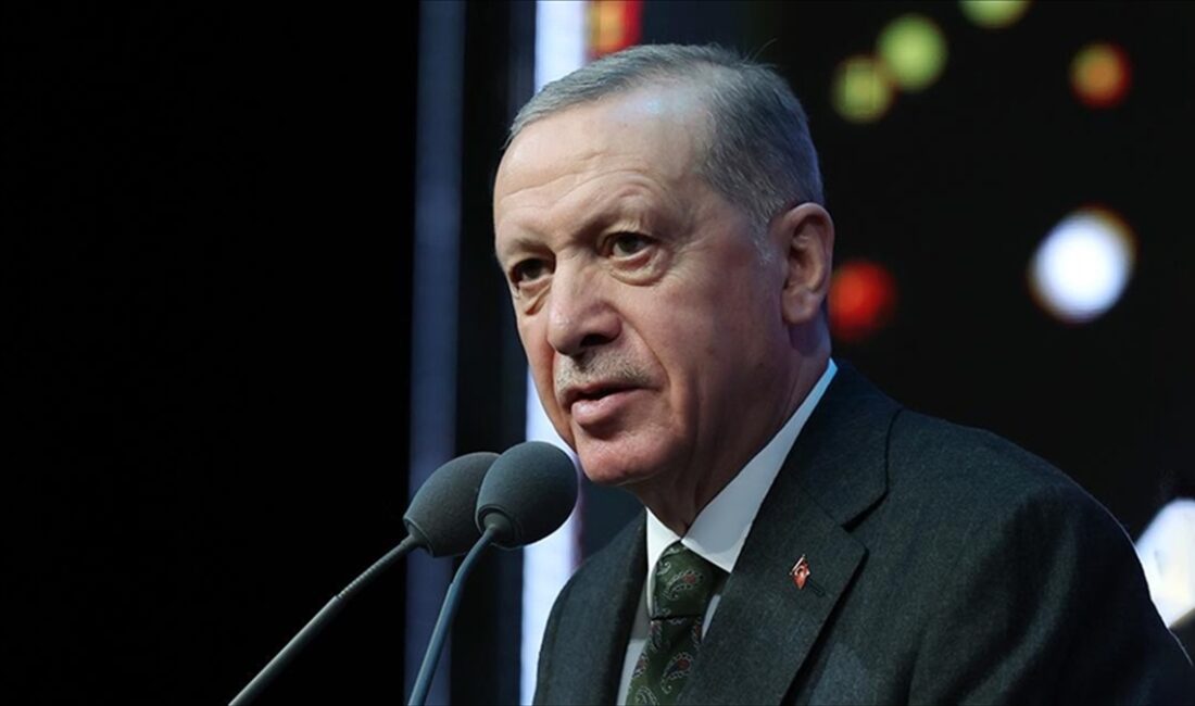 Cumhurbaşkanı Erdoğan: (İsrail'in Filistin'e saldırıları) Tarih bu iğrenç tabloya göz yumanları yargılayacak Cumhurbaşkanı Recep Tayyip Erdoğan, "(İsrail'in Filistin'e saldırıları) Tarih bu iğrenç