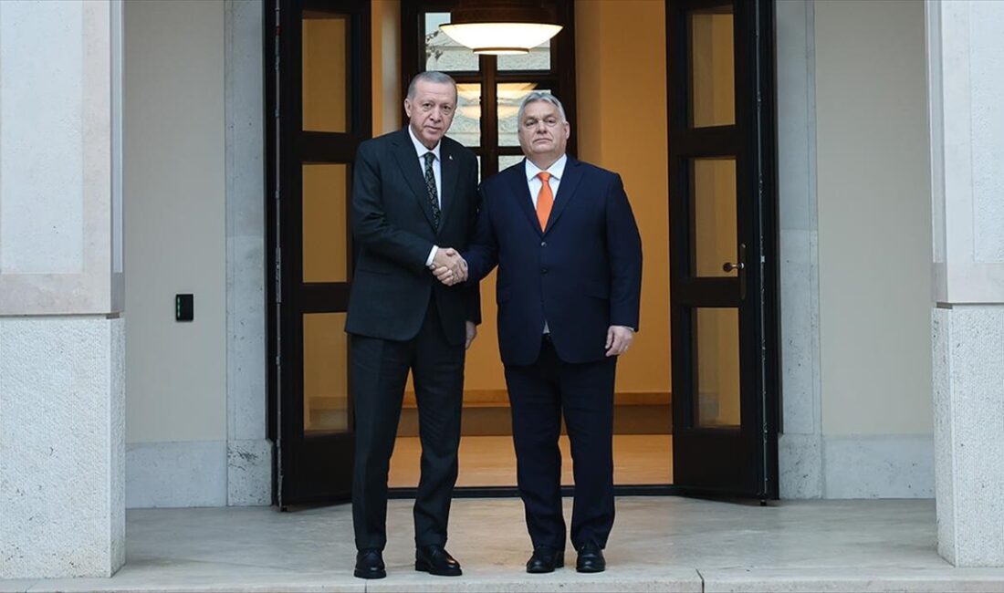 Cumhurbaşkanı Erdoğan, Macaristan Başbakanı Orban ile görüştü Cumhurbaşkanı Recep Tayyip Erdoğan, resmi temaslarda bulunmak üzere geldiği Macaristan'ın