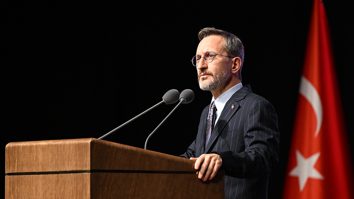 Cumhurbaşkanlığı İletişim Başkanı Altun, “Deprem ile ilgili özellikle medya kuruluşlarımızın