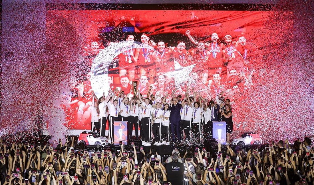 Cumhuriyeti’nin 100. yılında elde edilen başarılarla Türkiye, dünya voleyboluna adeta