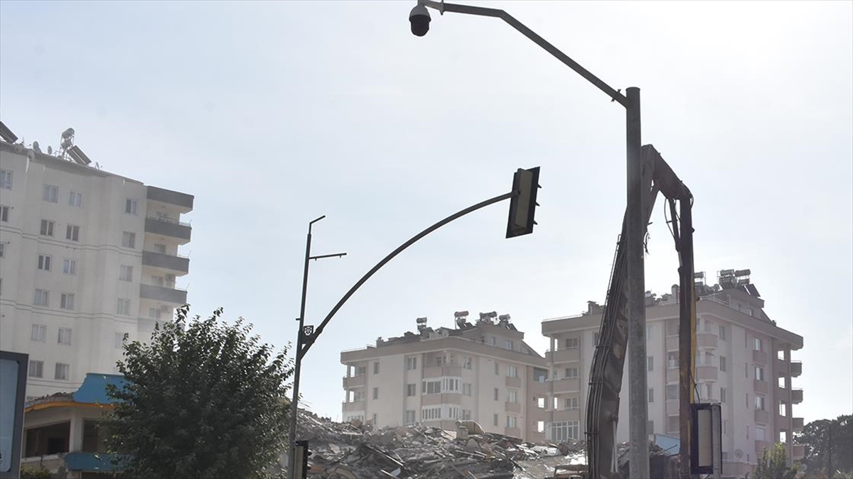 Doğal Afet Sigortaları Kurumu (DASK) Koordinatörü Erdal Turgut, deprem bölgesinde