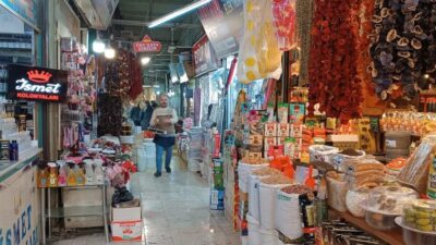 Kahramanmaraş merkezli 6 Şubat'taki depremlerin etkilediği Gaziantep'teki esnaf ve işletmeler,