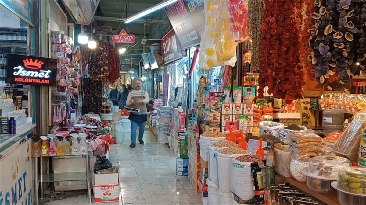 Kahramanmaraş merkezli 6 Şubat'taki depremlerin etkilediği Gaziantep'teki esnaf ve işletmeler,