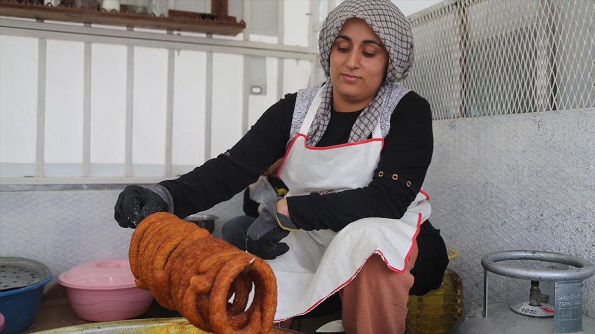 Hatay'da 6 Şubat depremlerinin ardından aynı evde yaşamaya başlayan gelin