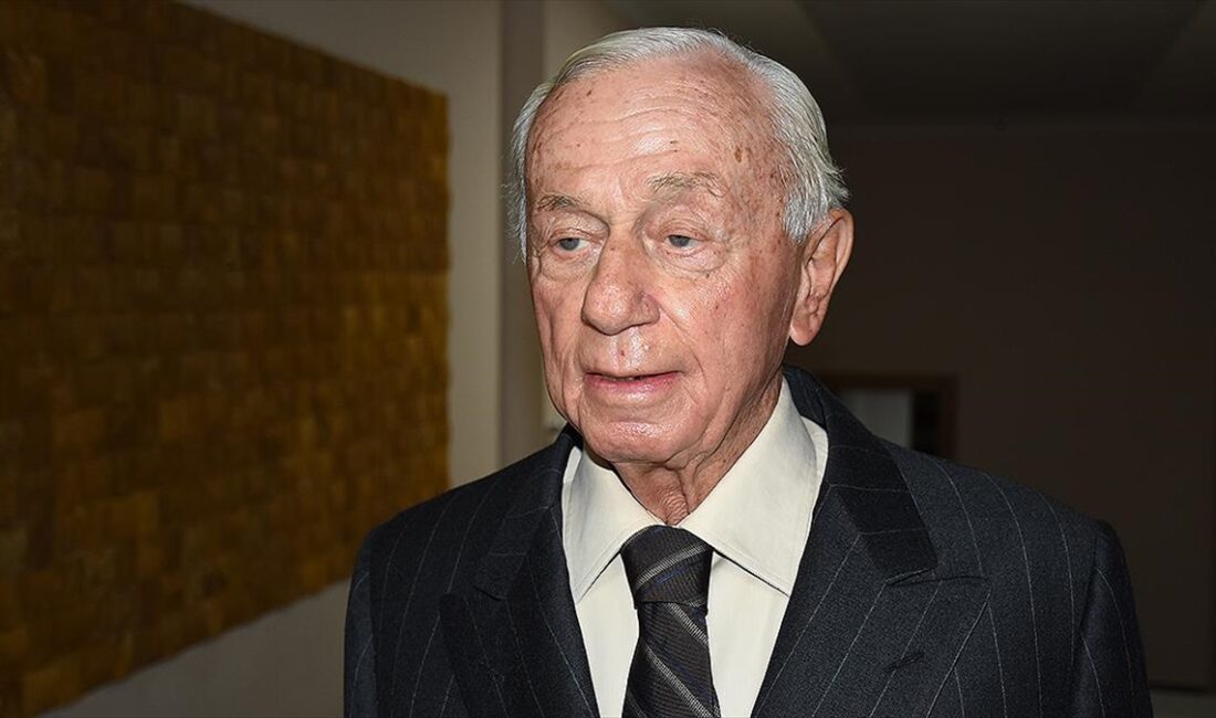 Türk müziğine çok önemli katkıları olan koro şefi, ses sanatçısı