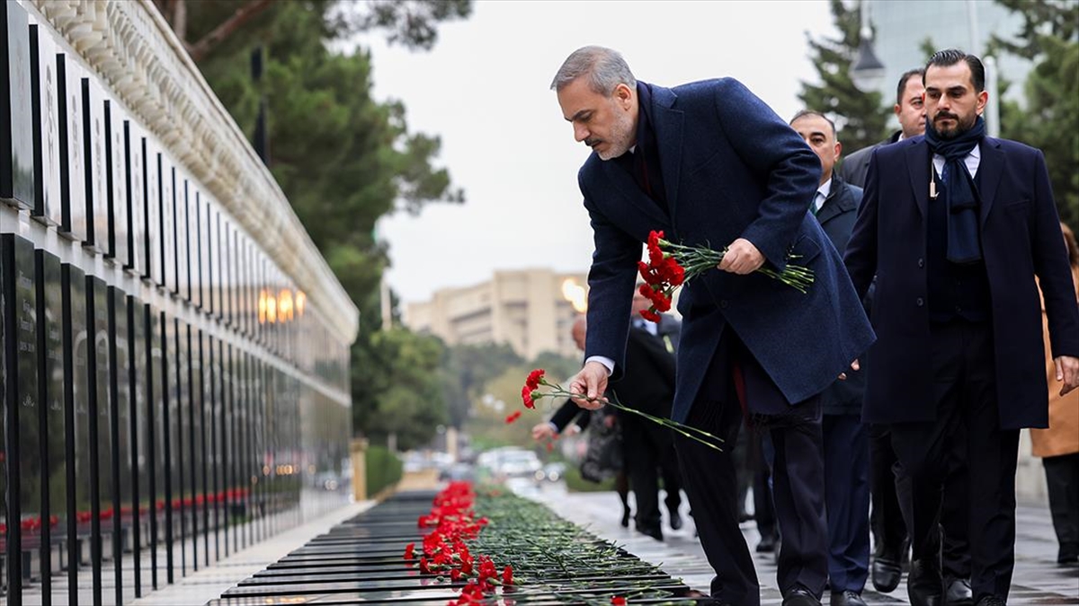 Dışişleri Bakanı Hakan Fidan, temaslarda bulunmak için geldiği Bakü'de, Azerbaycan'ın