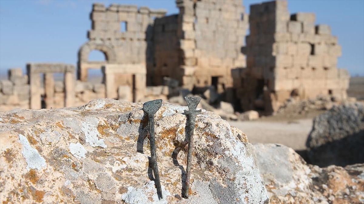 Diyarbakır'ın Çınar ilçesindeki Zerzevan Kalesi'nde yürütülen kazılarda, Mithras dinine ait