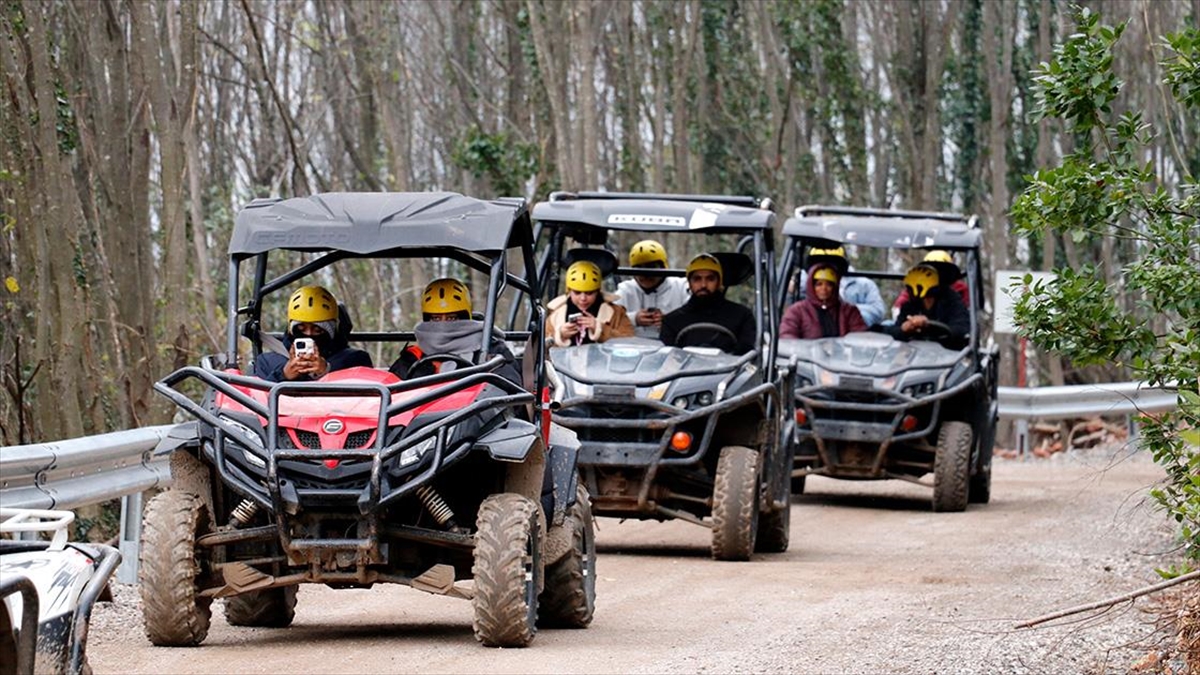 Türkiye'nin önemli turizm merkezlerinden Kartepe'de düzenlenen ATV turları, bölgenin doğal