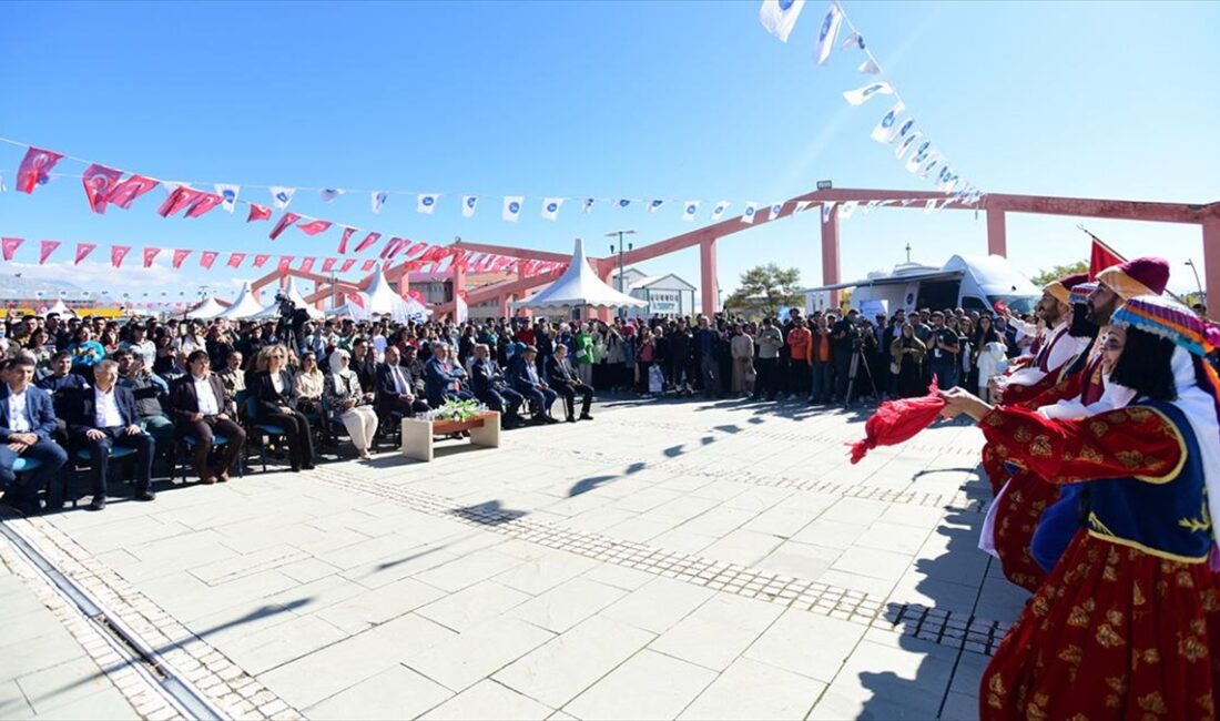 Cumhurbaşkanlığı İnsan Kaynakları Ofisi koordinatörlüğü ve Van YYÜ ev sahipliğinde